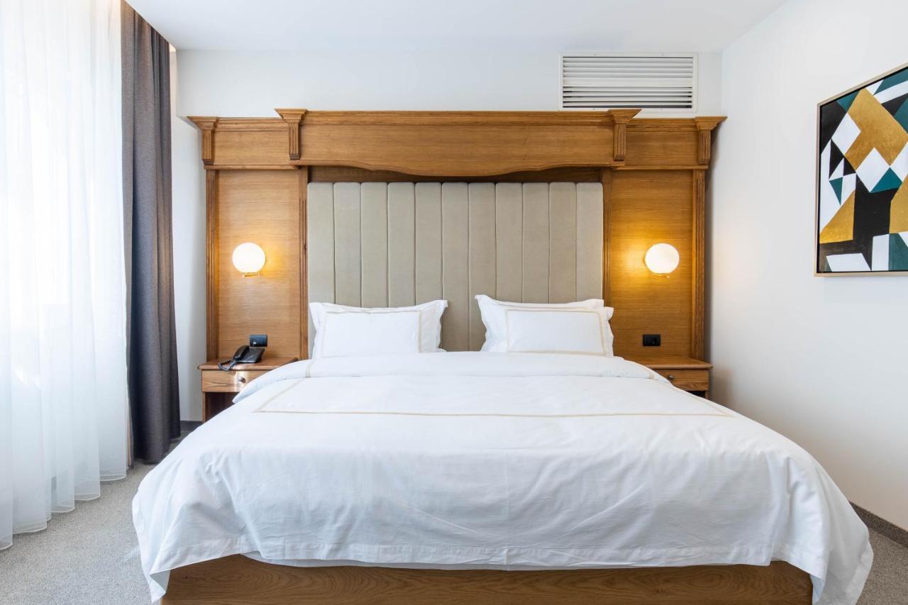 Hotel Afa Prishtine Bagian luar foto