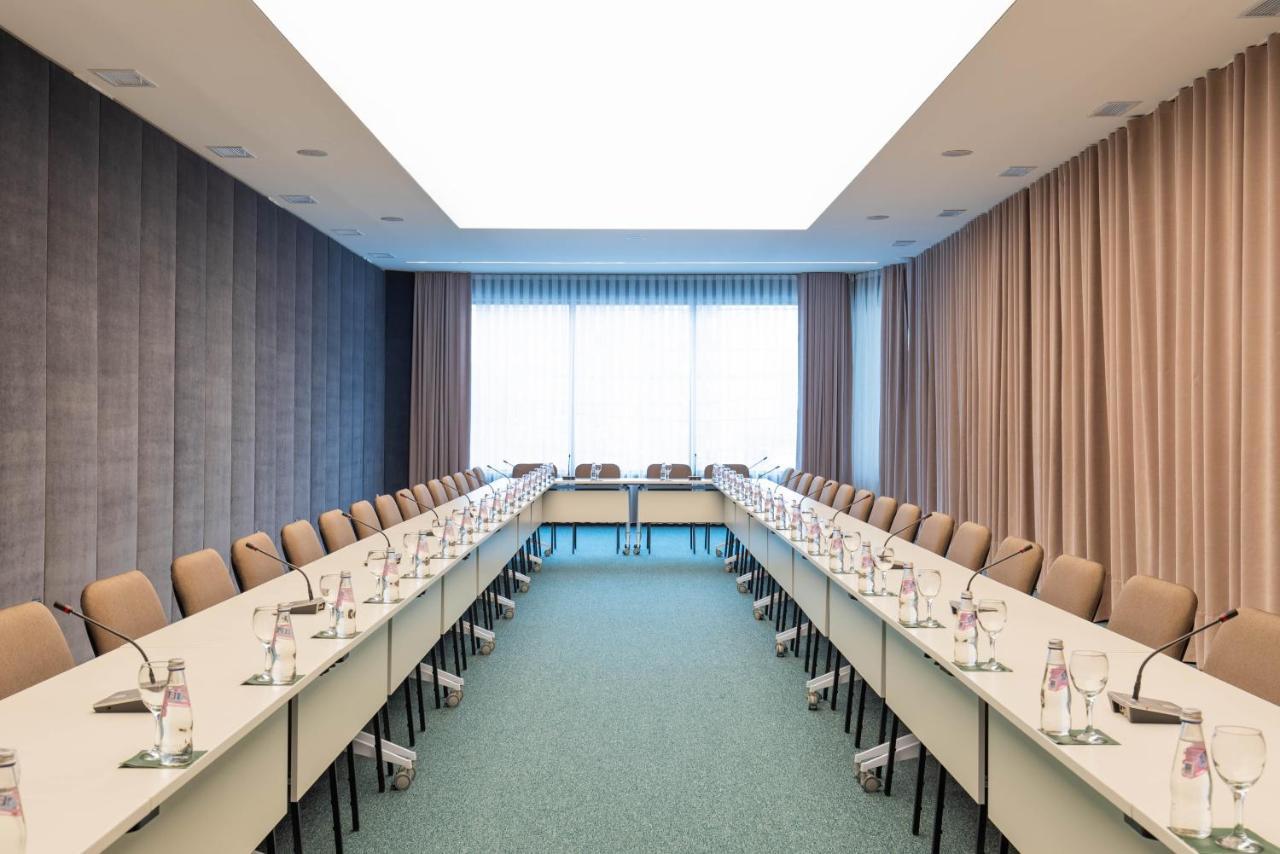 Hotel Afa Prishtine Bagian luar foto