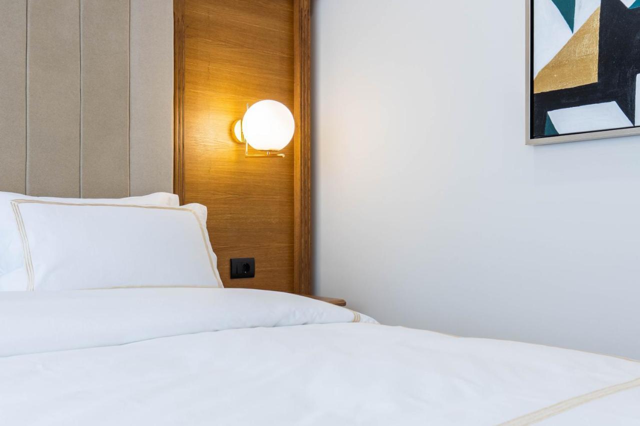 Hotel Afa Prishtine Bagian luar foto