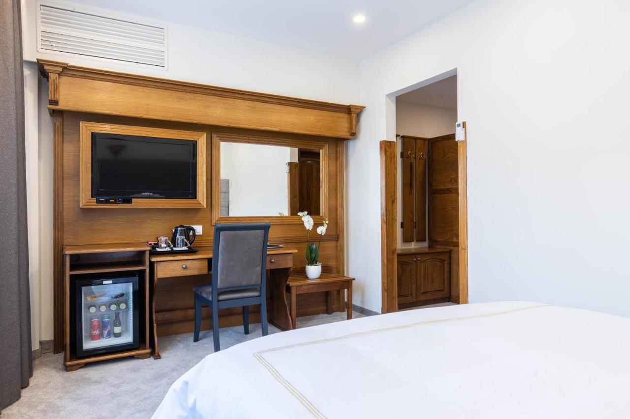 Hotel Afa Prishtine Bagian luar foto