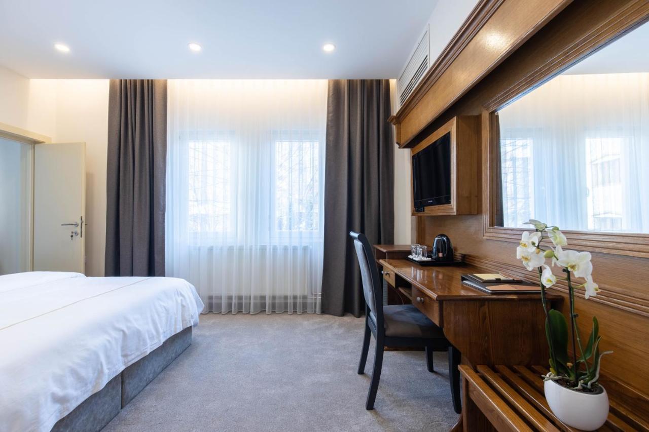 Hotel Afa Prishtine Bagian luar foto
