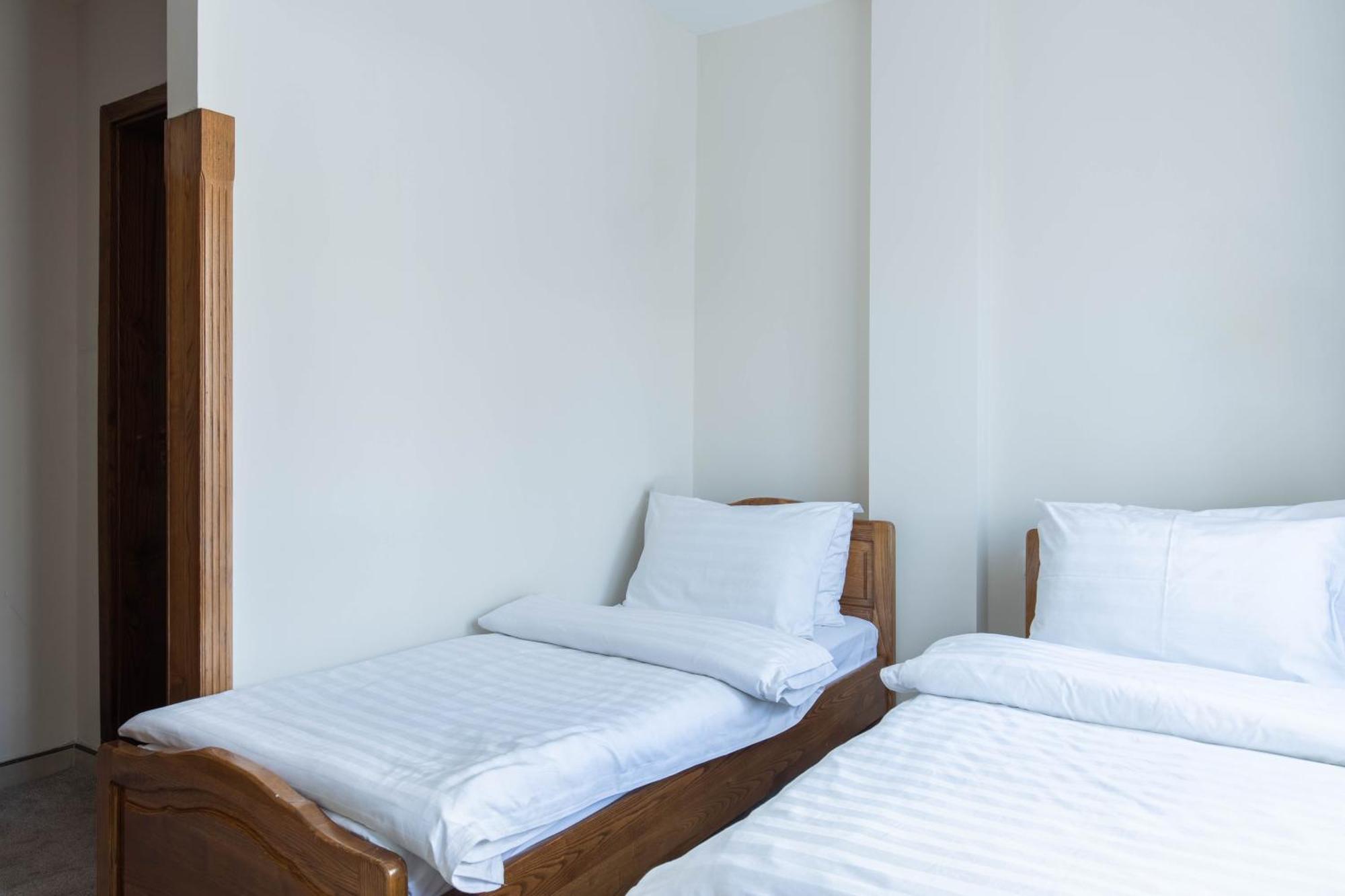 Hotel Afa Prishtine Bagian luar foto