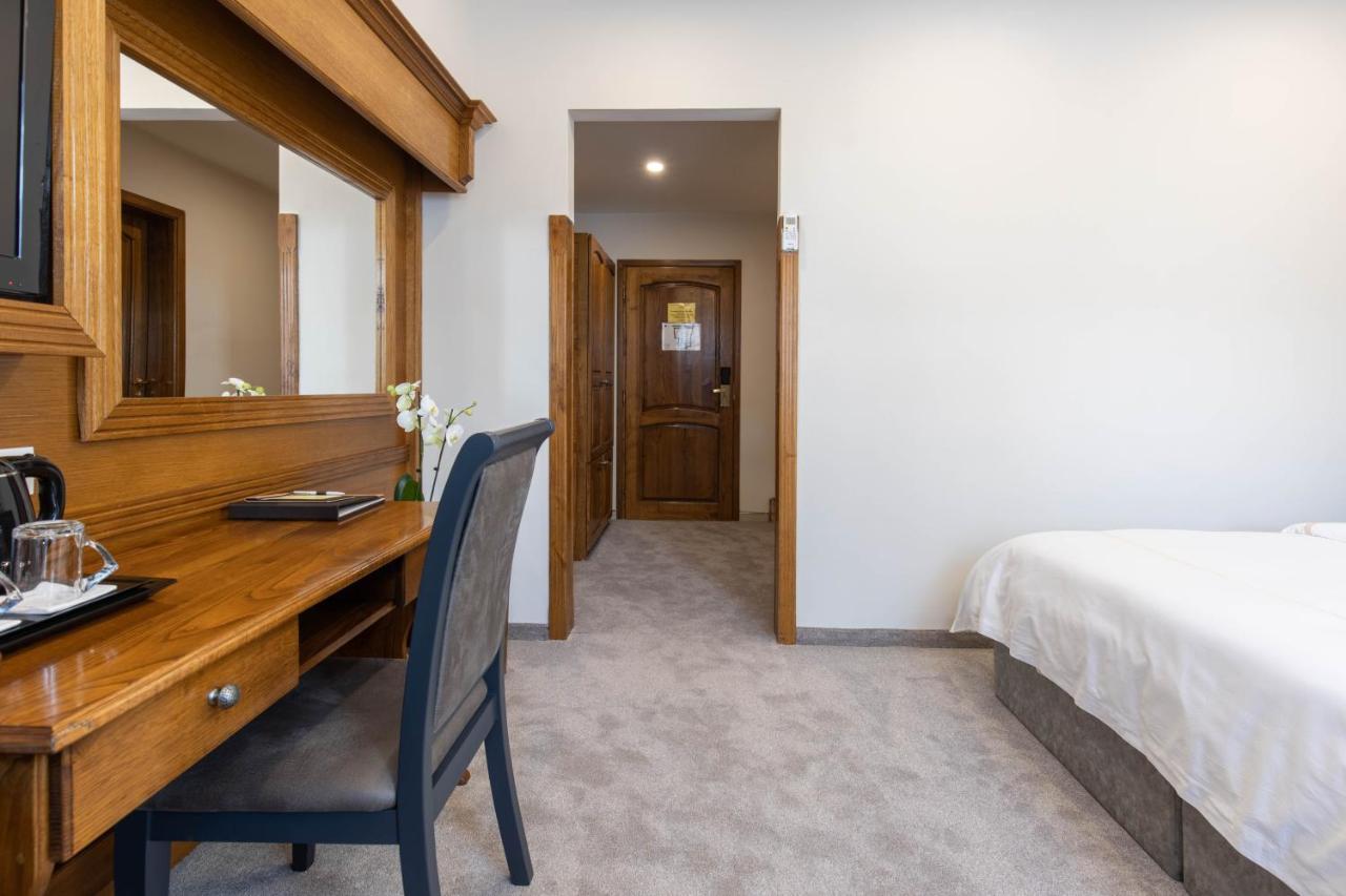Hotel Afa Prishtine Bagian luar foto