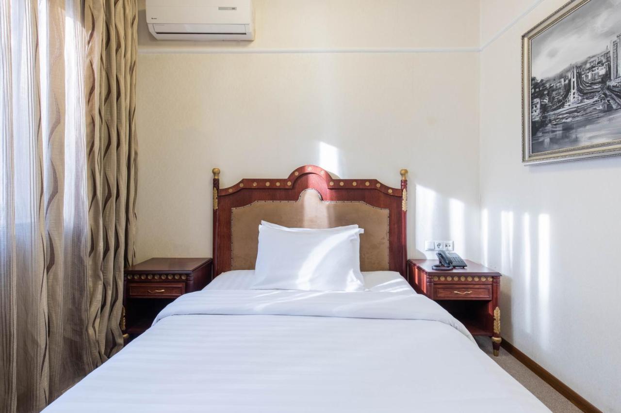 Hotel Afa Prishtine Bagian luar foto