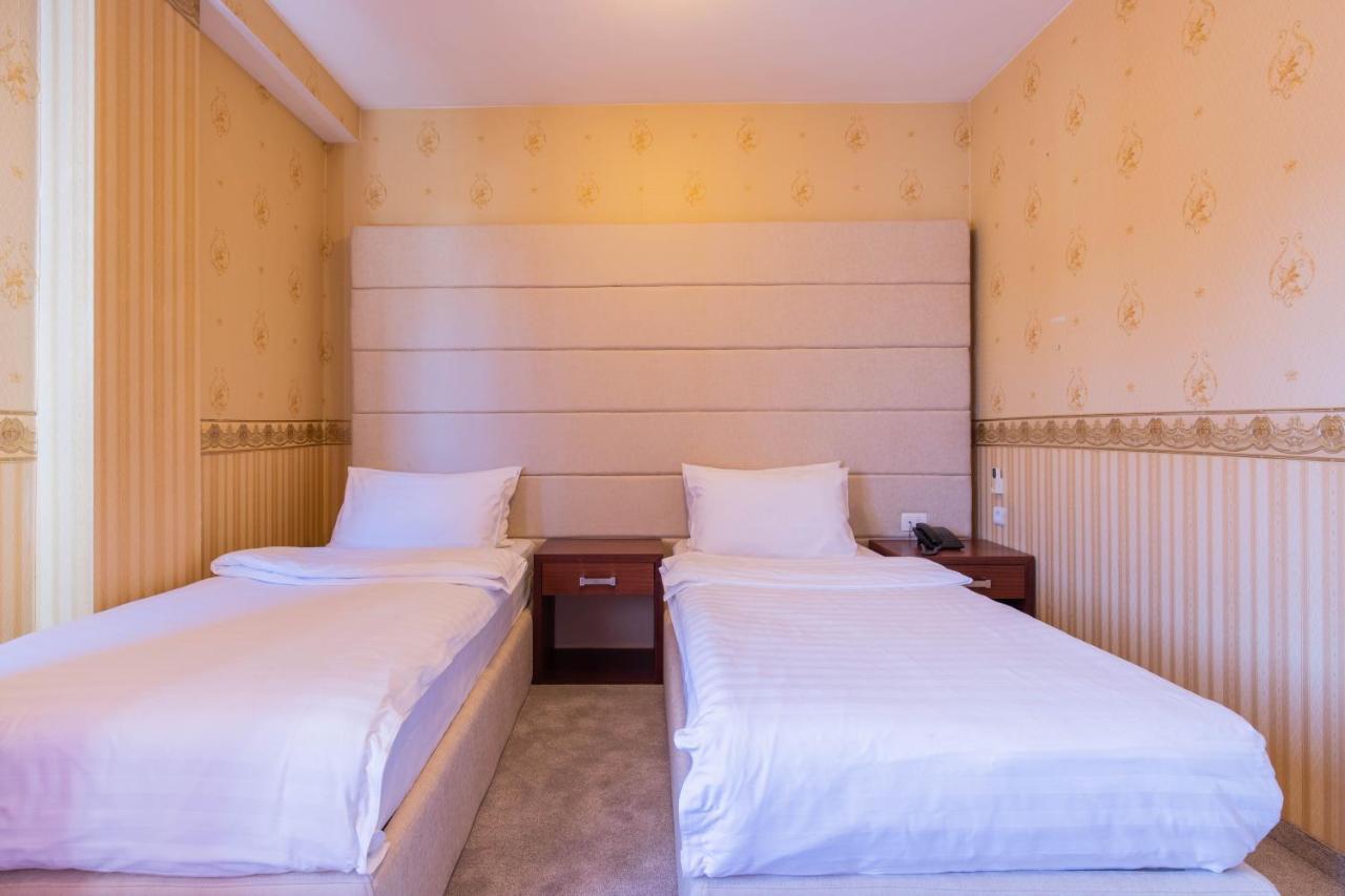Hotel Afa Prishtine Bagian luar foto