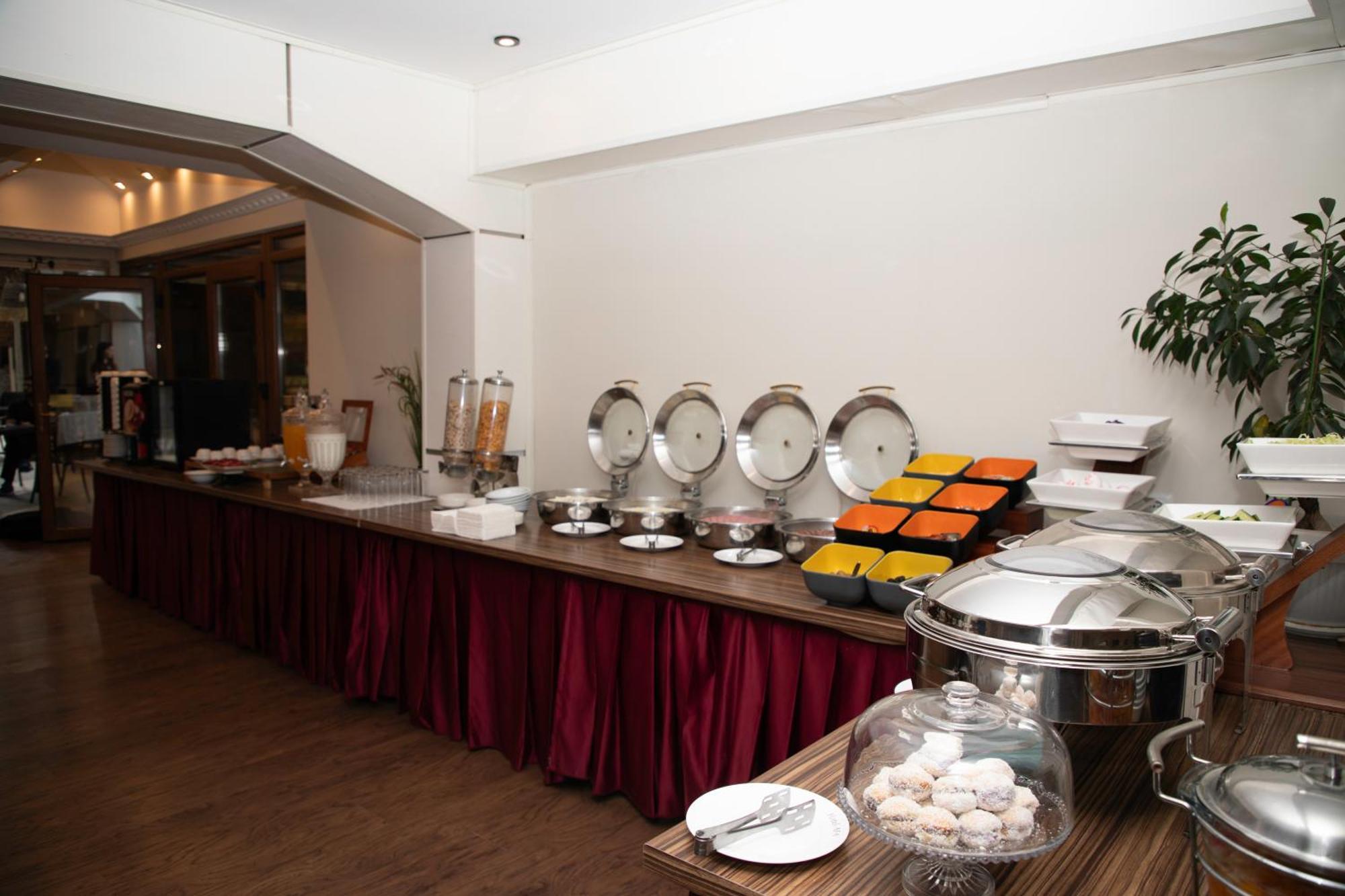 Hotel Afa Prishtine Bagian luar foto