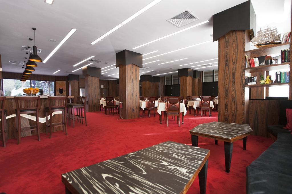 Hotel Afa Prishtine Bagian luar foto